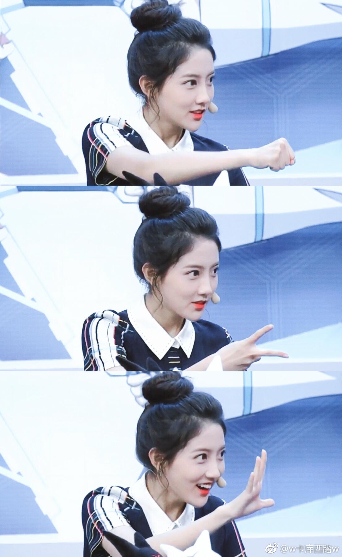 如何评价李艺彤和冯薪朵在昨天直播中的表现