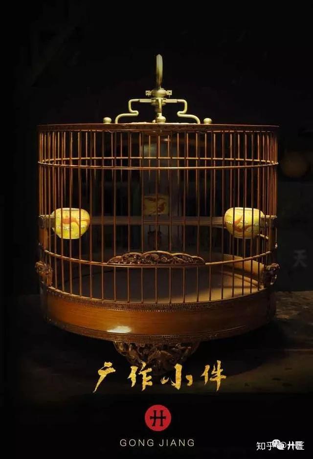 与红木家具相比,小件虽用料不多,但材料珍贵,已是能够与金玉珠宝所