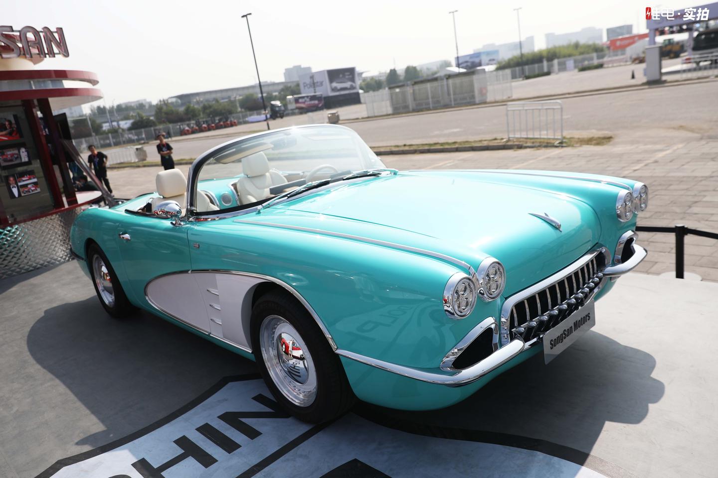 比亚迪的内饰老爷车的外壳松散推出的硬顶敞篷跑车够靓