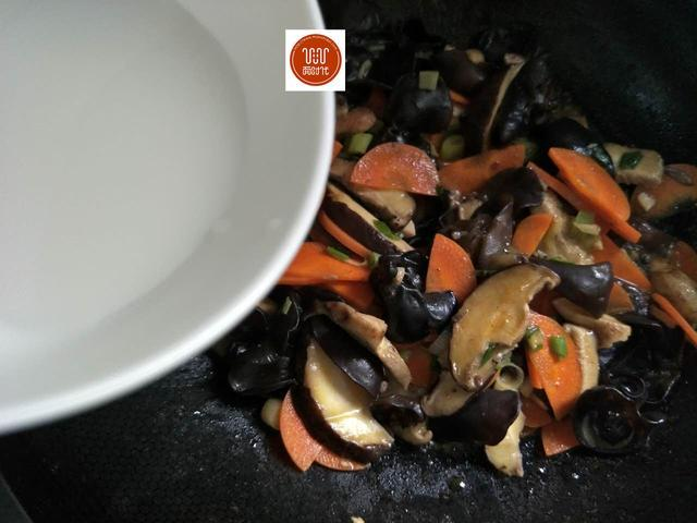 哪些食材需要三蒸三晒 v2-8fab92e2abae92428b2ed44ceef93140_r.jpg