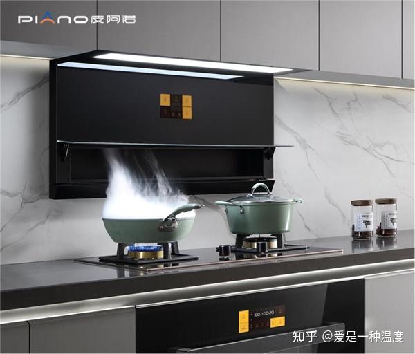就能打开和关闭全屋定制皮阿诺烹饪中心系列的吸油烟机,满手油污也能