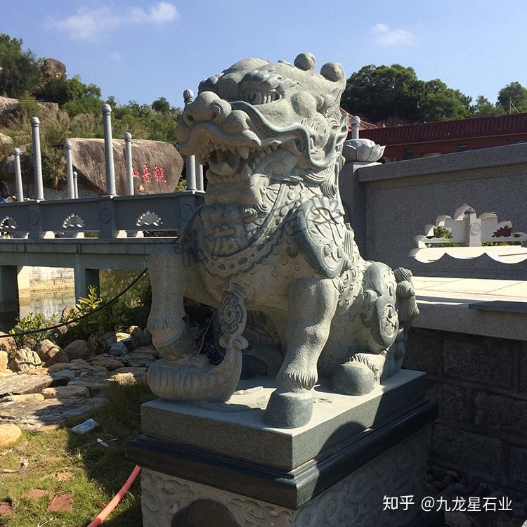 对于住宅来说一般一米高左右的石雕麒麟就可以有很好的镇宅效果,如果