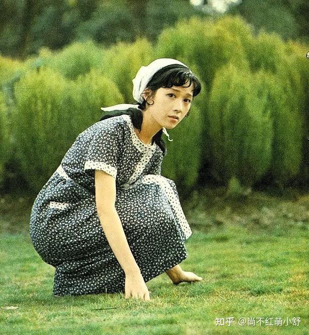 看了龚雪80年代的造型,突然明白:当下的"锥子脸"美女输在哪了 - 知乎