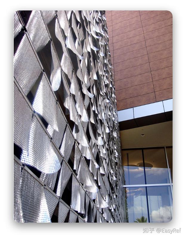 「内有乾坤」吸引点,创造渐变的韵律