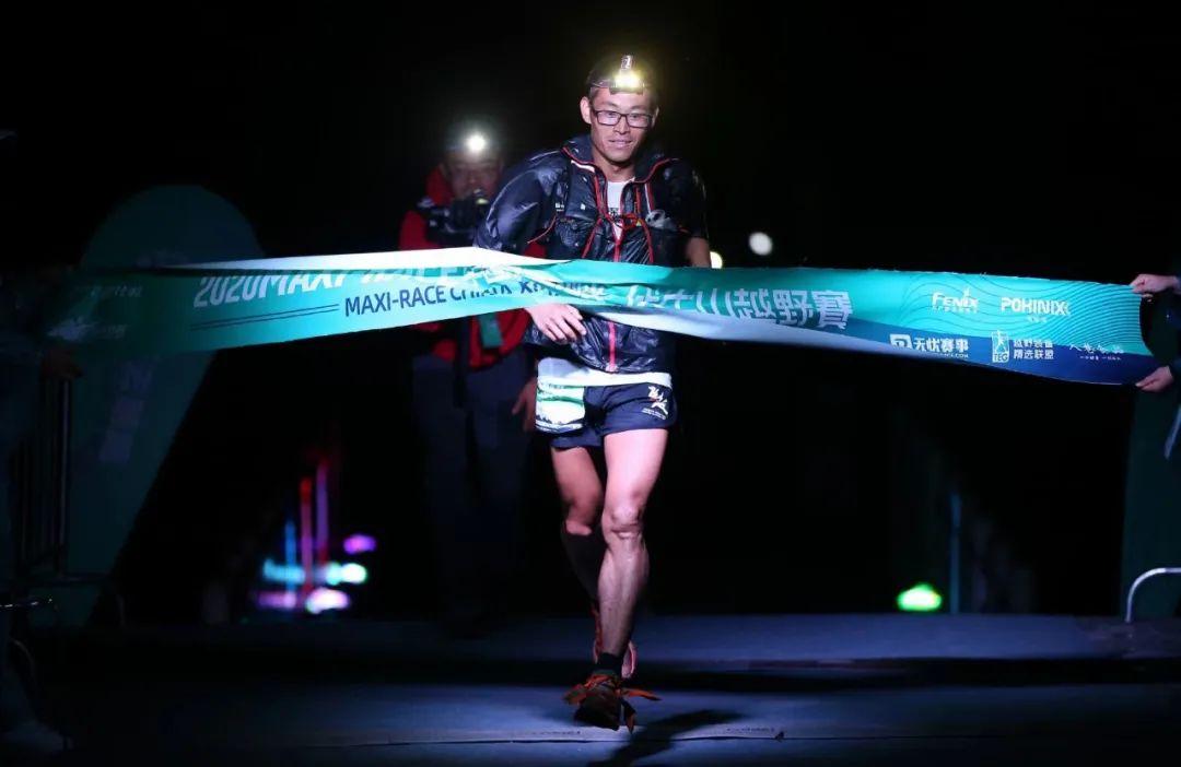 梁晶纵情燃烧 拼命奔跑