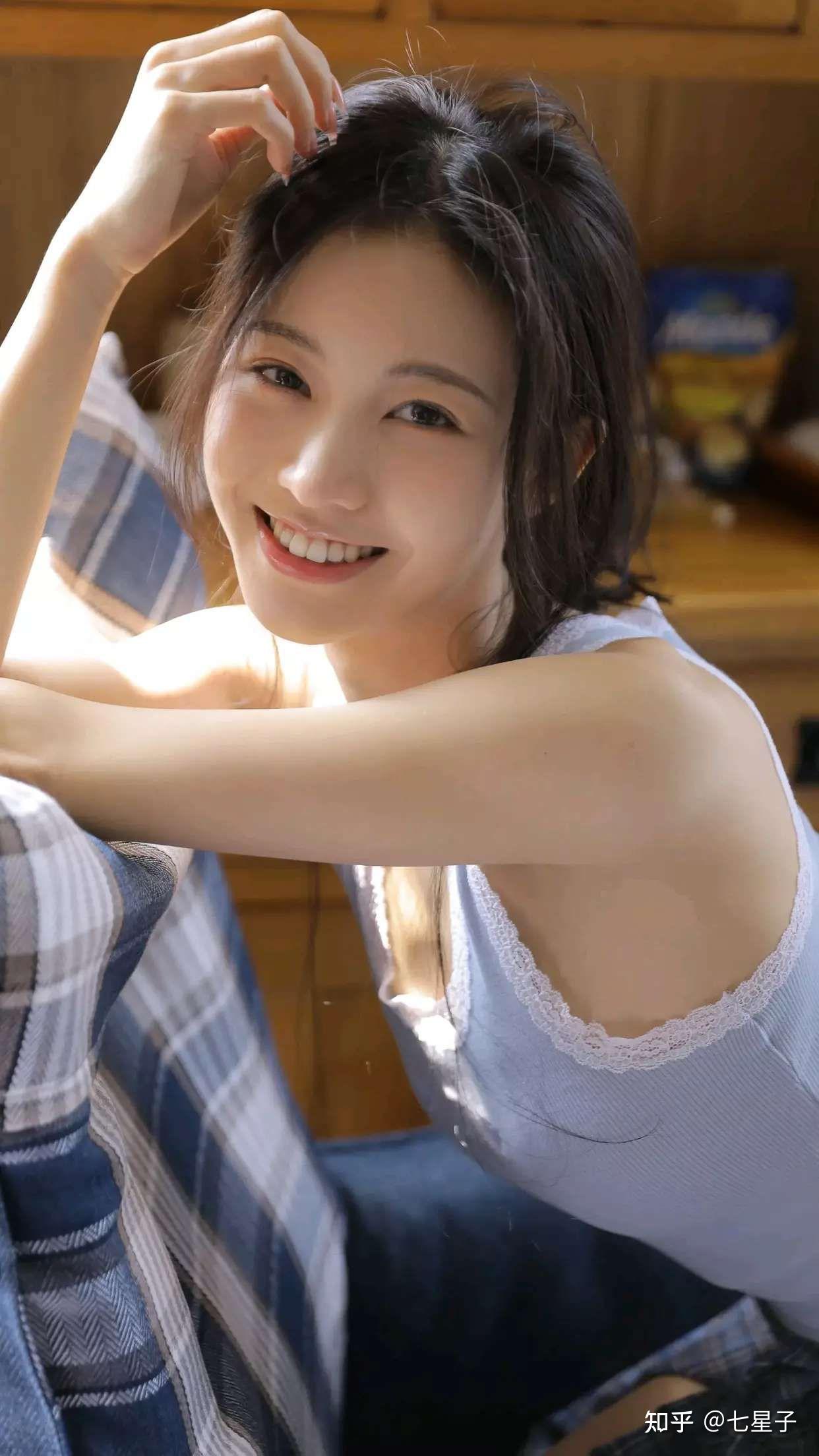 邻家小花初长成回眸一笑醉春风
