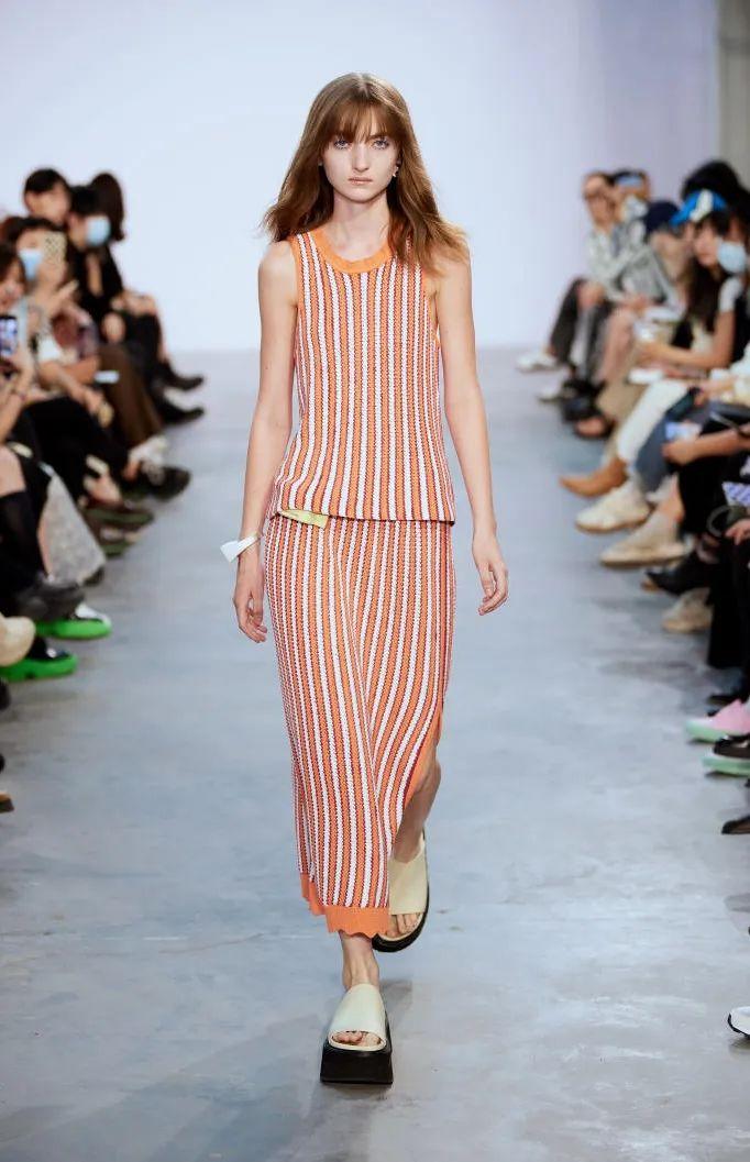 时尚搭配女装流行色2022春夏中国t台分析