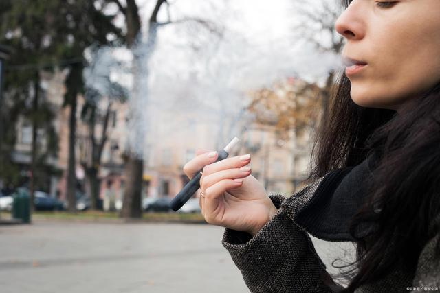 根据菲莫国际官网,2021 年8 月17 日其正式推出新一代iqos 产品,烟具