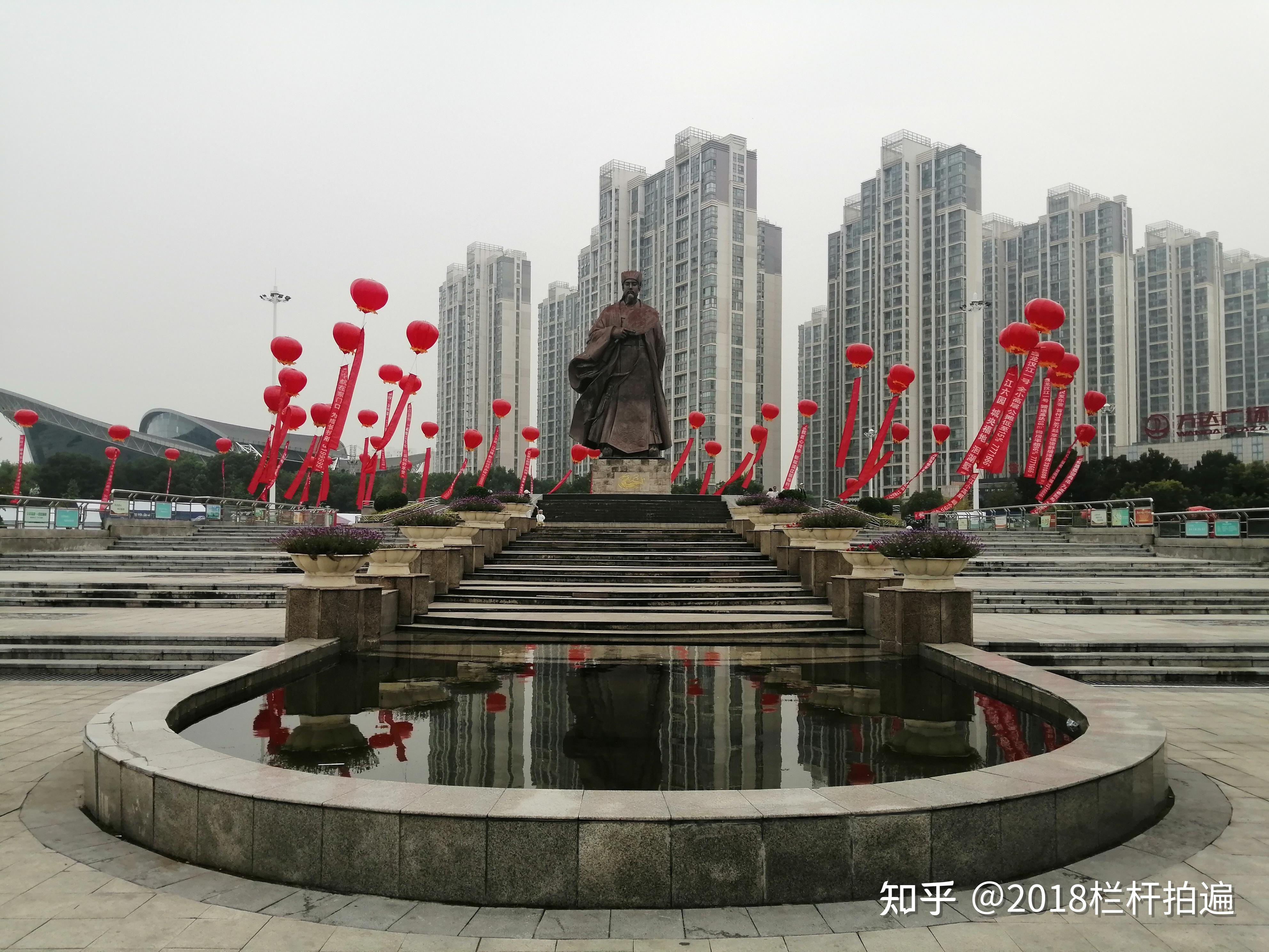 "诸葛亮广场"北接"襄阳