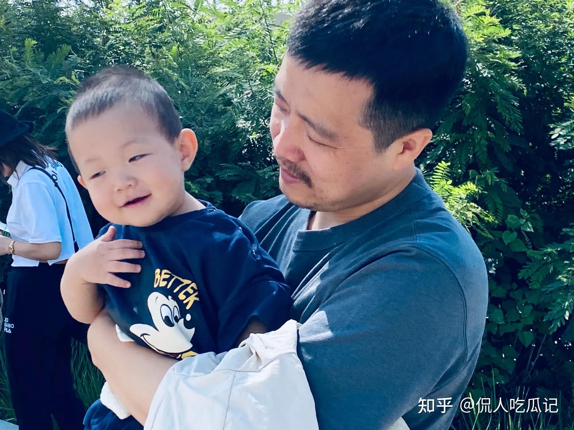 漫长的季节王佳佳曾与大27岁导演何平传绯闻如今39岁已成贤妻良母