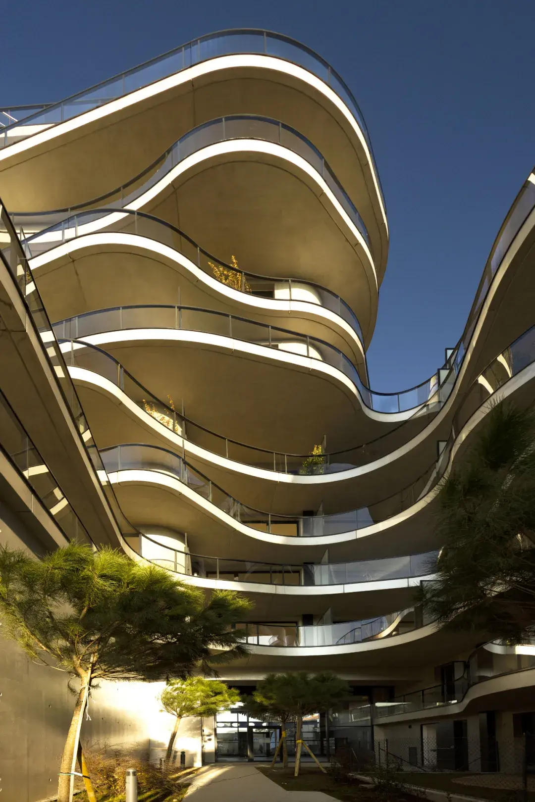 弧形玻璃08takuji shimmura▲阳台空间08 fernando guerra在