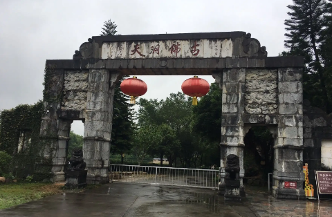 岩公墓价格:面议古佛岩公墓地址:重庆市丰都县名山街道鹿鸣寺社区2组