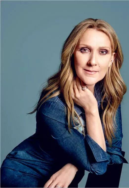 席琳·迪翁突然现身赌城看冰球,粉丝激动合照!