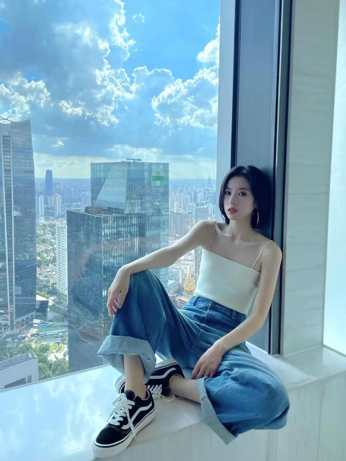 不得不说你永远都可以相信周雨彤的夏日穿搭