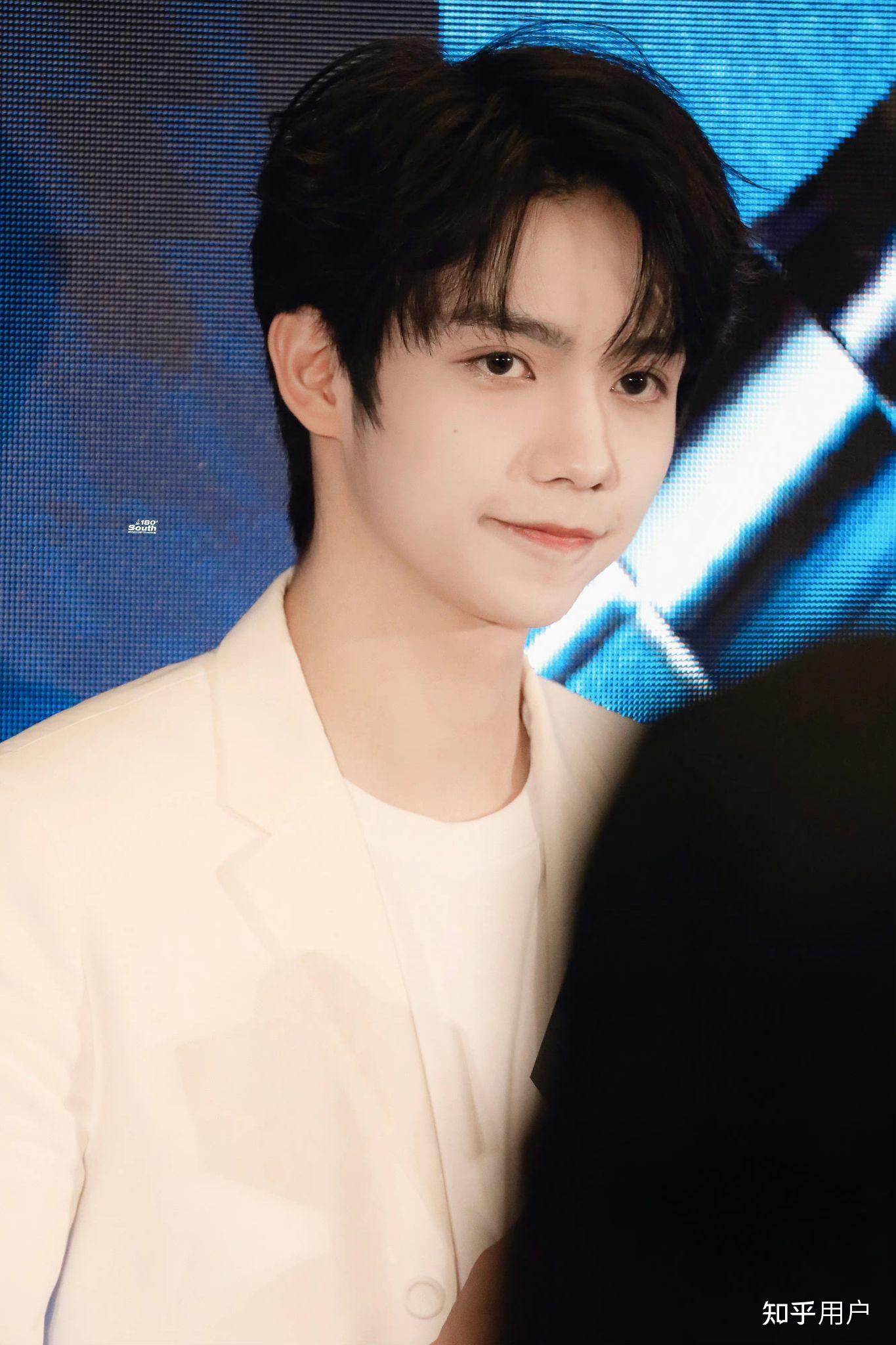 罗一舟有哪些惊为天人的神图? - 知乎