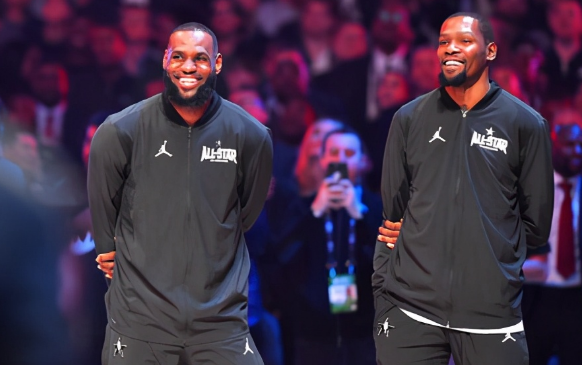 杜兰特2米08的身高水分有多大看了他这些合影你就懂