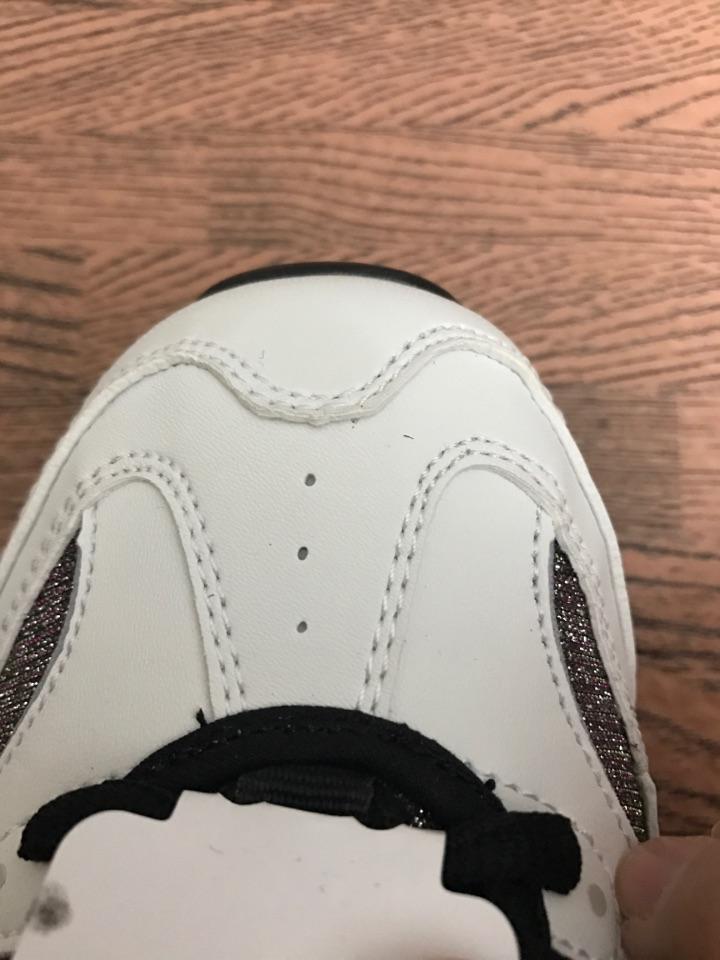 斯凯奇天猫旗舰店上的优惠那么大,是正品吗?