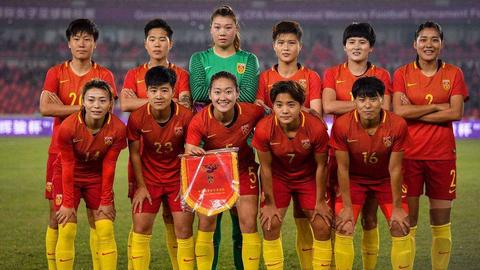 99女足国脚白洁：从玫瑰到警花 转身一刻她绝不回头（国家队女足出柜被开除）