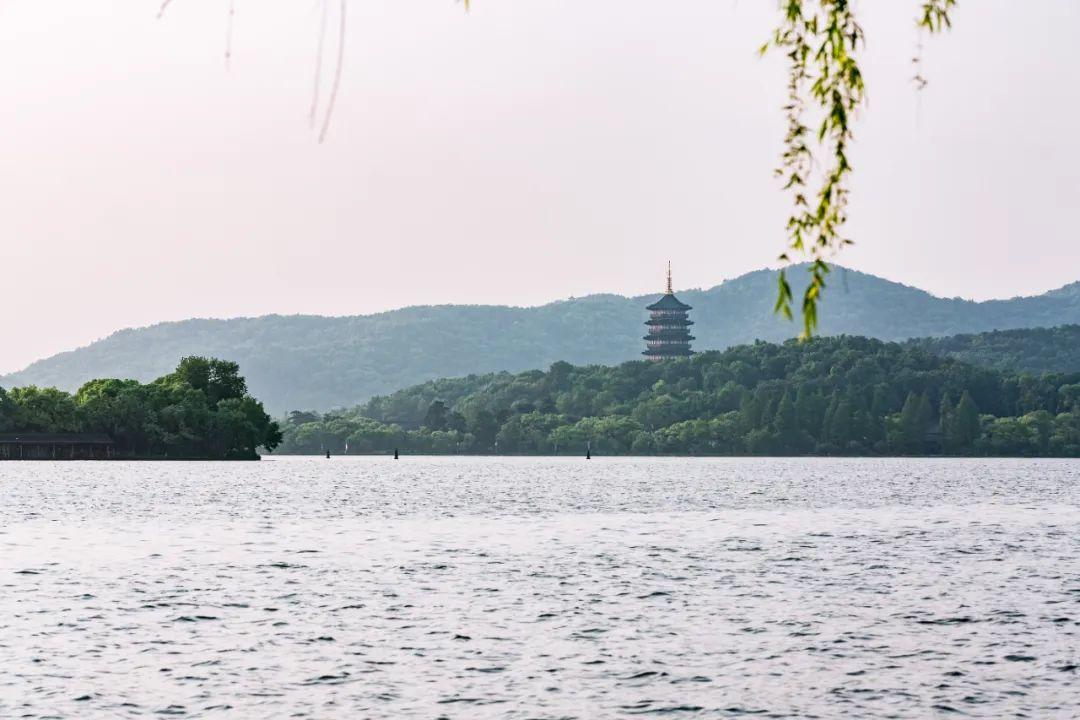 国内最美的10大湖泊盘点,去过6个以上的,绝对是旅行达人! - 知乎