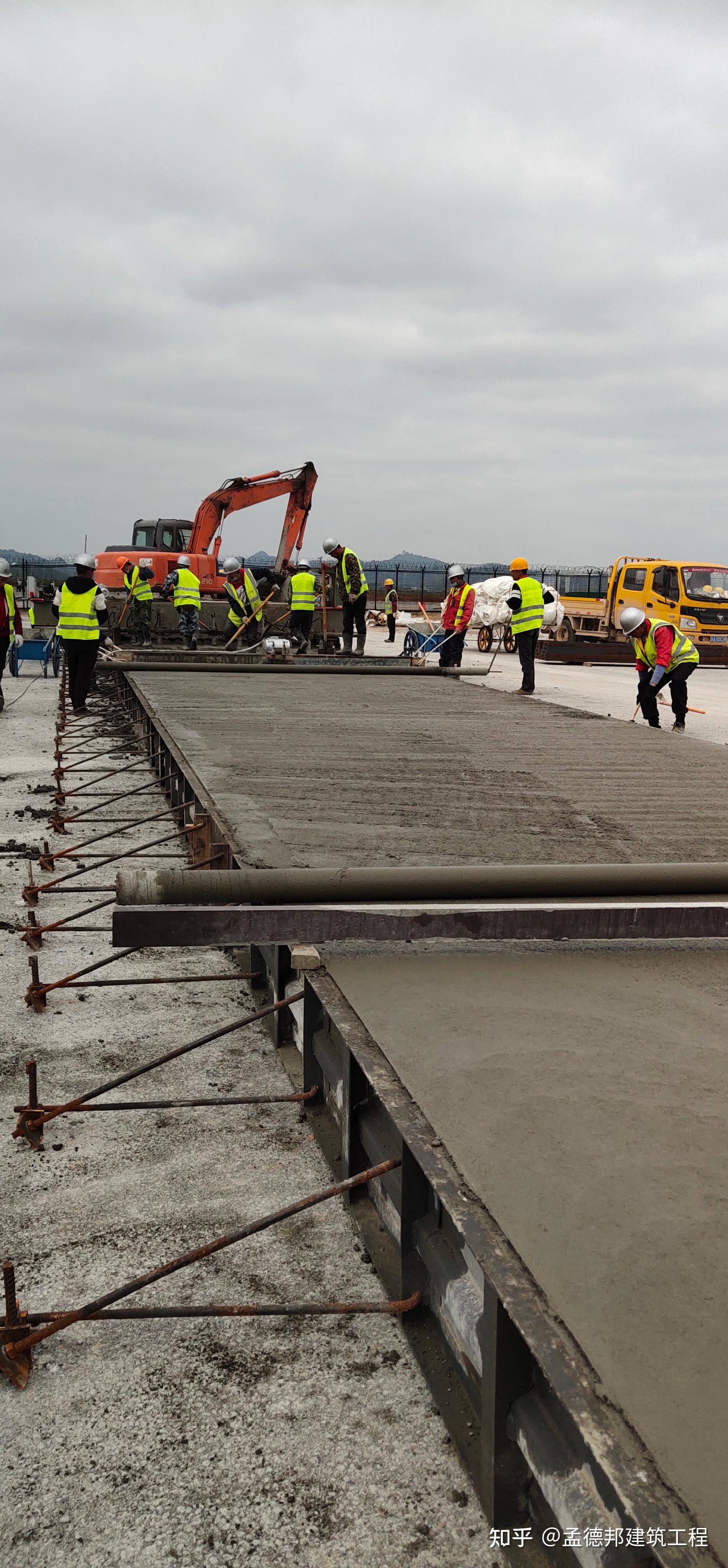 孟德邦机场道面施工队回答记者问