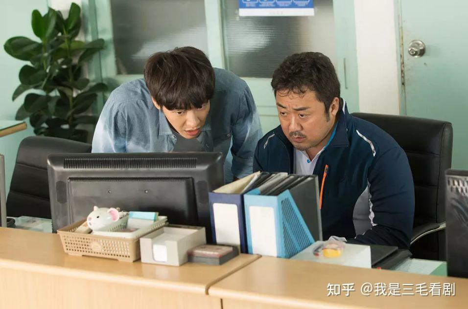 【韩影推荐】奇幻喜剧电影片《奇妙幽灵》由马东锡,金英光和李瑜瑛