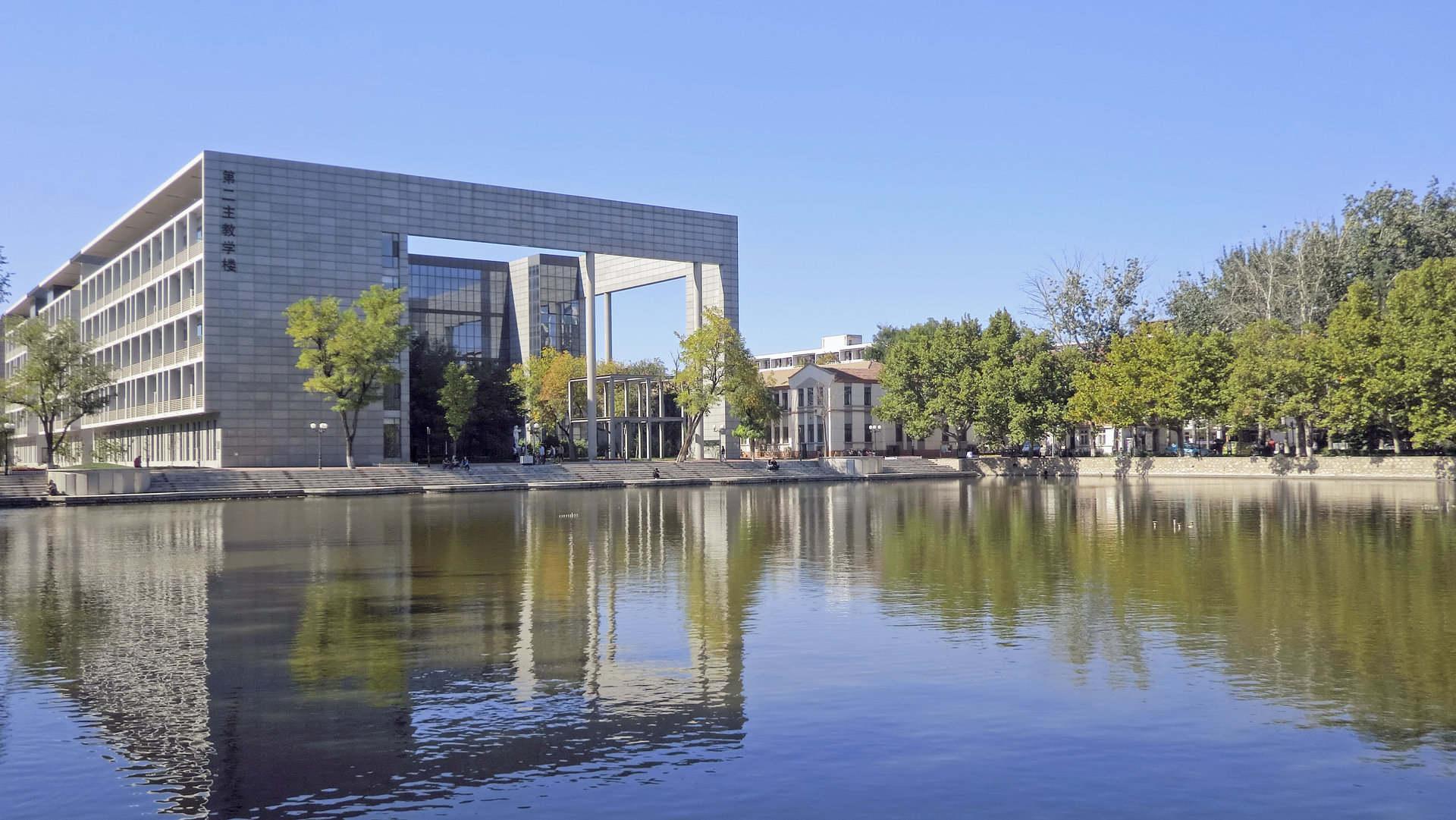 该书由南京大学周三多教授主持编写.