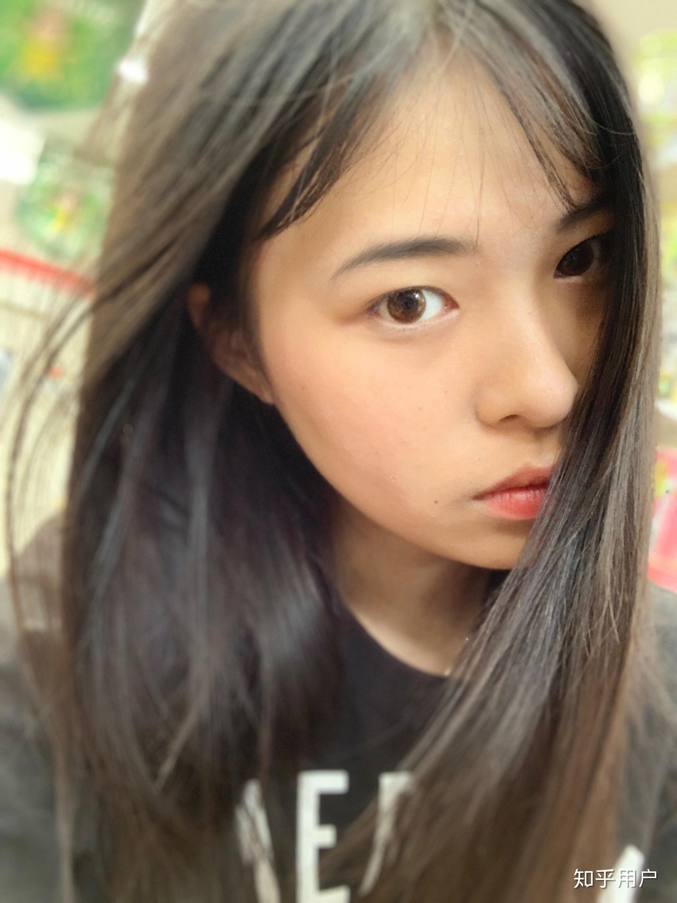 怎么看待发相机自拍原图的女生