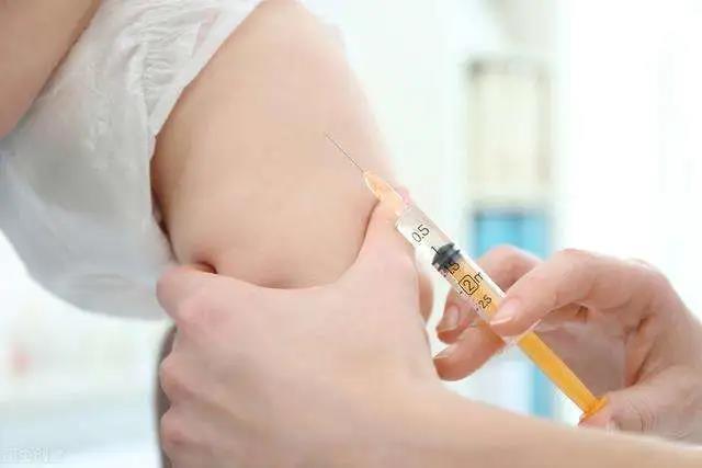 注射后发现8个月宝宝打了18月龄的疫苗严重吗