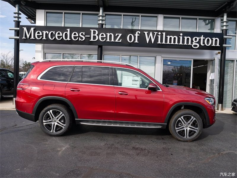 奔驰gls红色车漆非常夺目气场十足