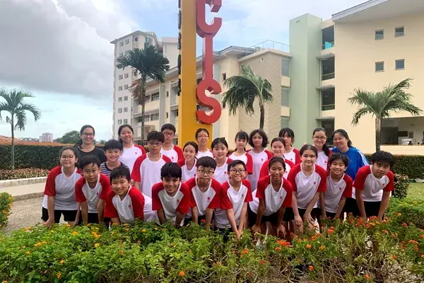 课程设置新加坡华中国际学校通过六年综合课程给予学生学习体验,包括
