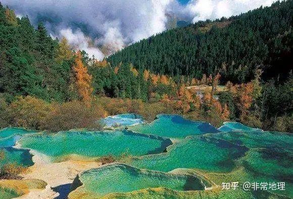 澳大利亚大陆南部,美国肯塔基和印第安纳州,我国的云贵高原及滇南谷地