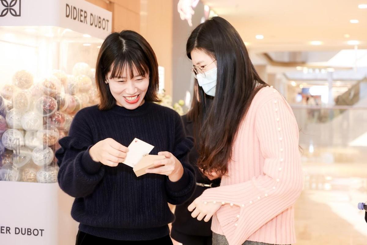 23日新店开业盛典当天,众多时尚达人与各界来宾云集,到场一览法式轻奢