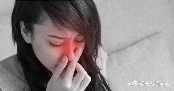 想打喷嚏时憋回去