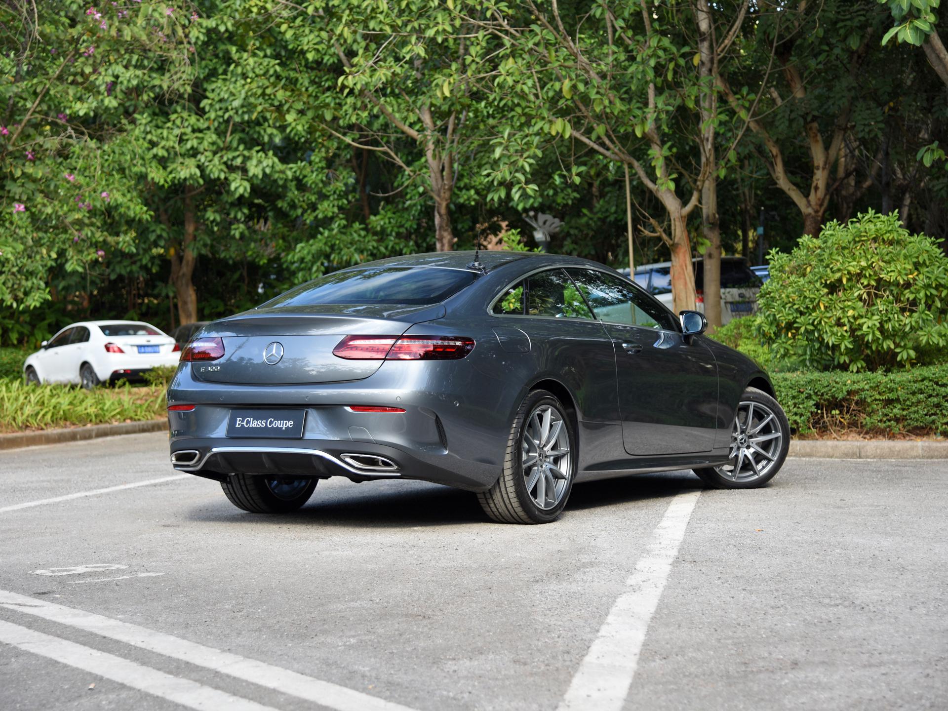 新款奔驰e级轿跑车敞篷版正式上市进口方式引入更年轻运动