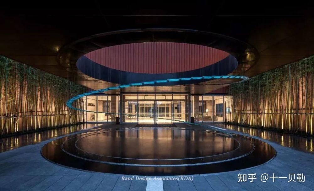 万科宝山启宸/rda景观水帘与不同的材质或颜色搭配结合,都有不同效果