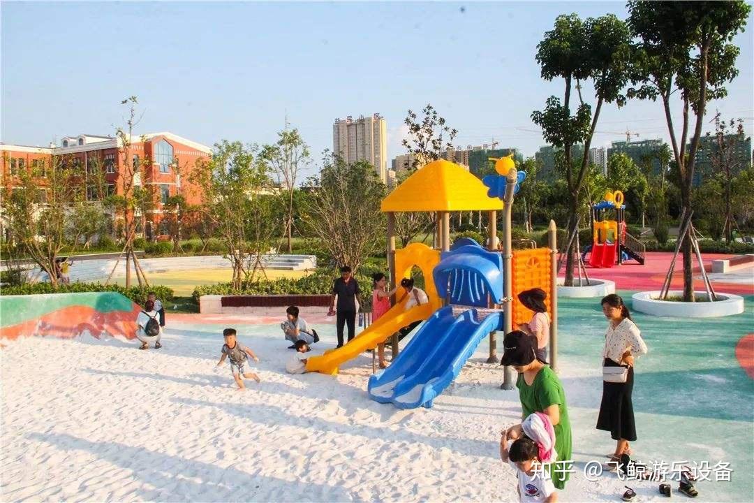 这种游乐园不需要排队也不需要门票却是众多小孩最喜爱的场地