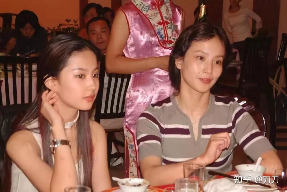 女生怎么样练脖子 v2-933c5e12781ac29cb1409306531a1df6_r.jpg