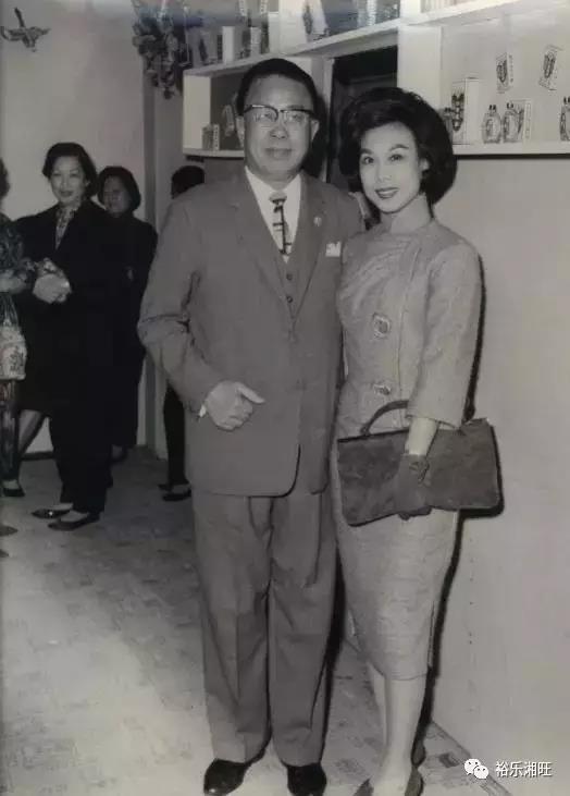 界有一位非常令人景仰的"百变伶人",就是大家美誉为"妈打"的邓碧云