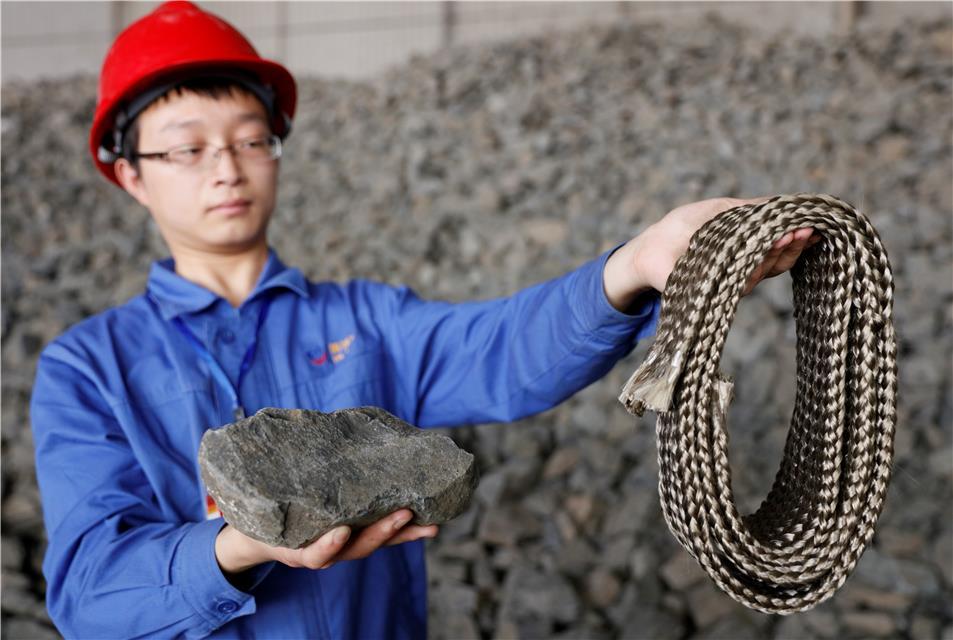 世界首条玄武岩纤维2400孔漏板拉丝智能化池窑生产线在广安点火