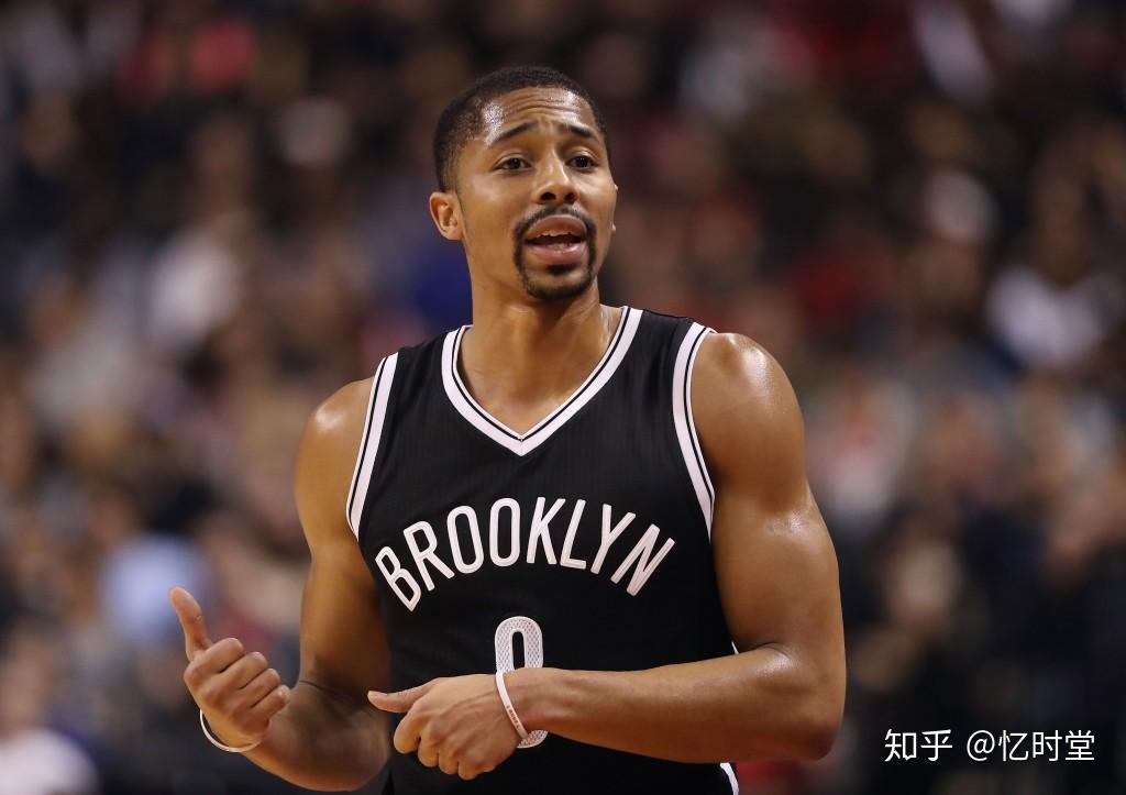 丁威迪在欧文和勒夫特受伤后,扛起了球