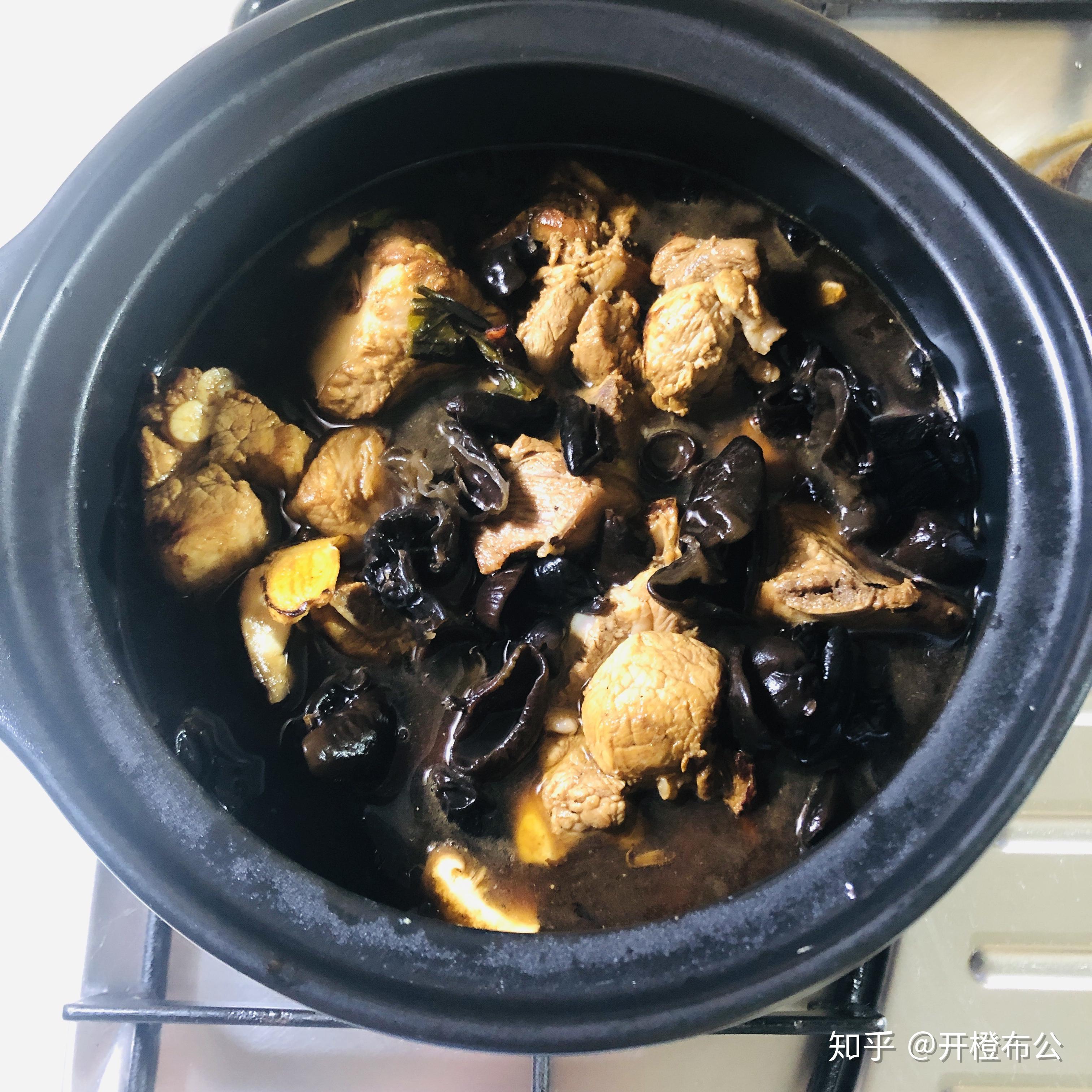 小厨房之 焦糖排骨炖土豆