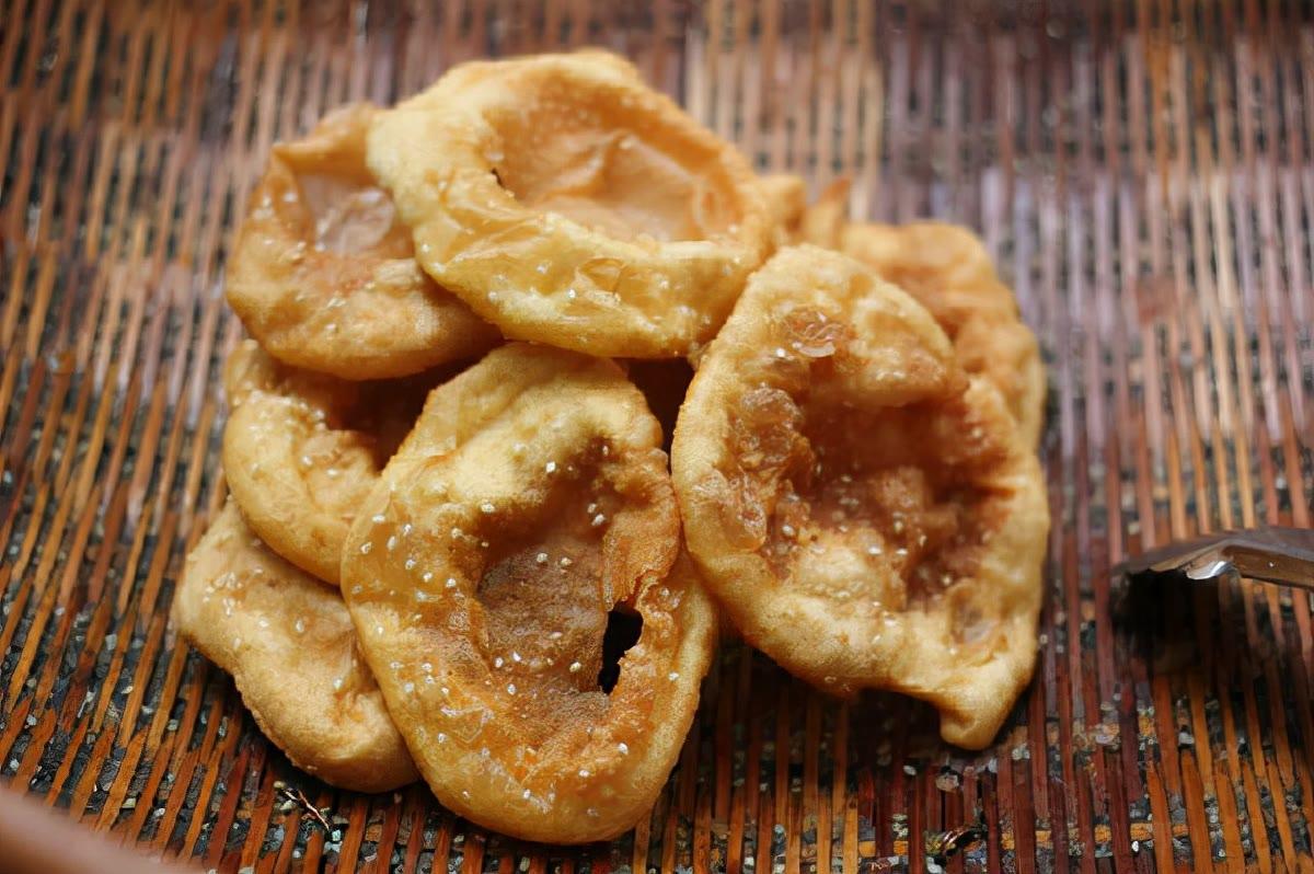 提到品尝咸煎饼,许多老广州便会联想到德昌咸煎饼.