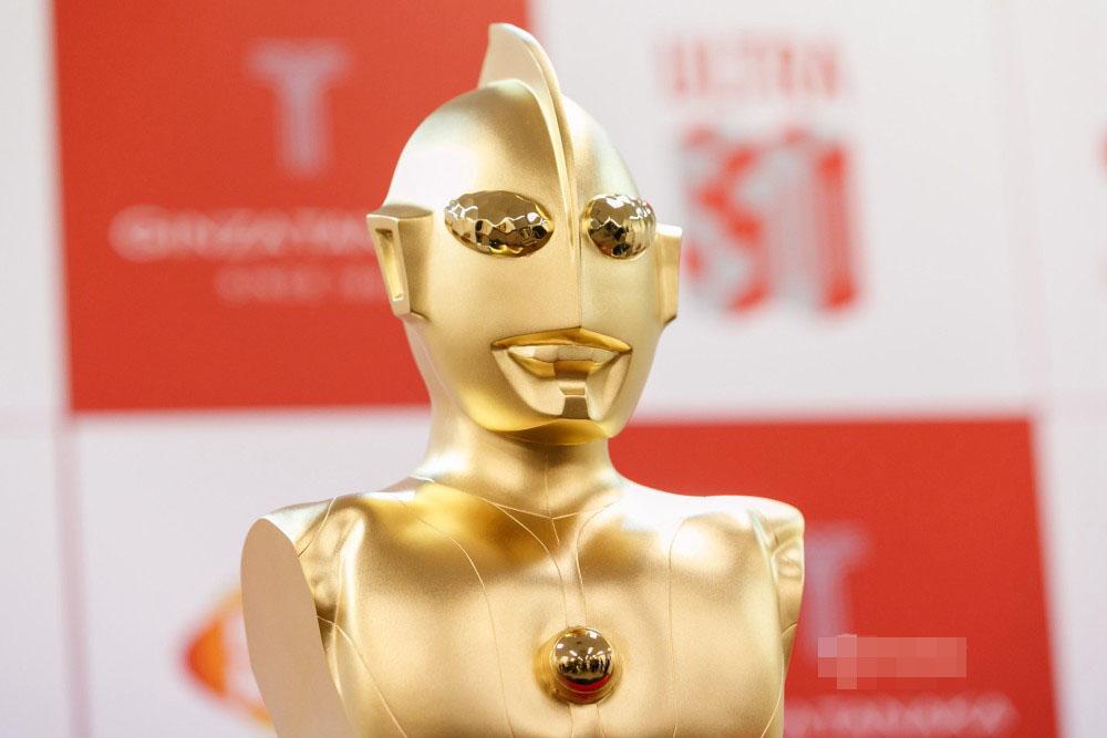 日本珠宝店推出纯金奥特曼价值百万美元