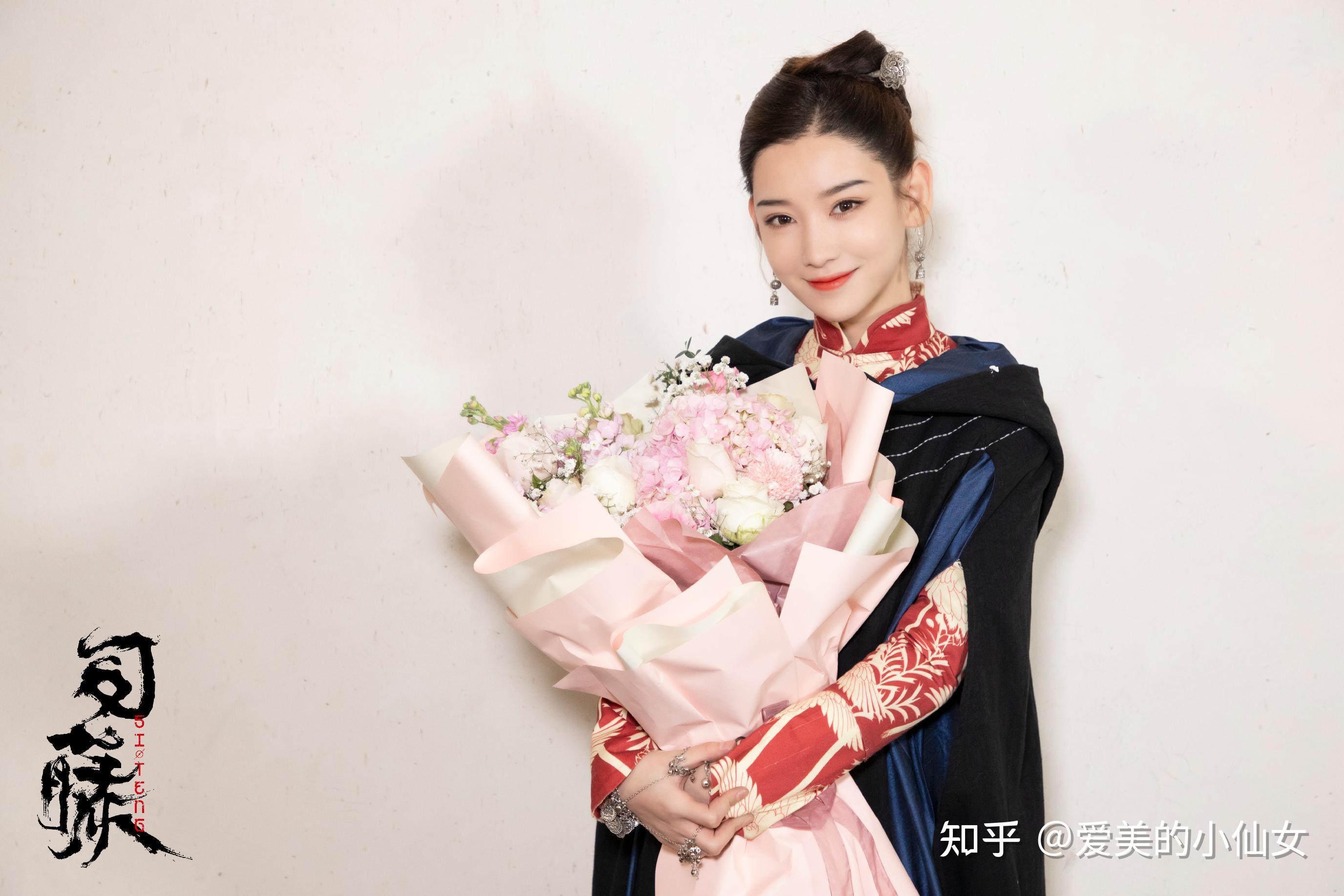 张晶解读司藤里的毒蘑菇沈银灯好漂亮呀