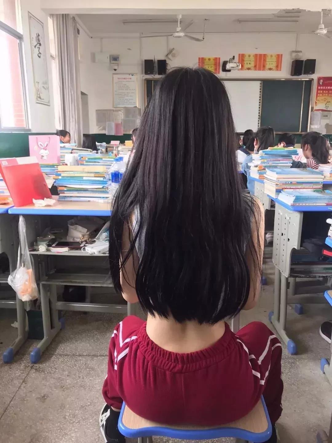 教室里惹眼的小蛮腰