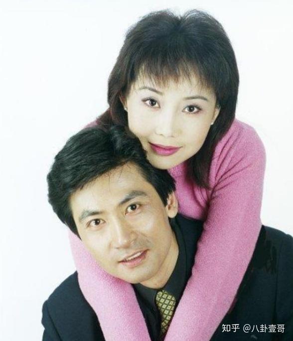 50岁胡月晒近照被赞神颜唱红黄土高坡老公出演陈情令