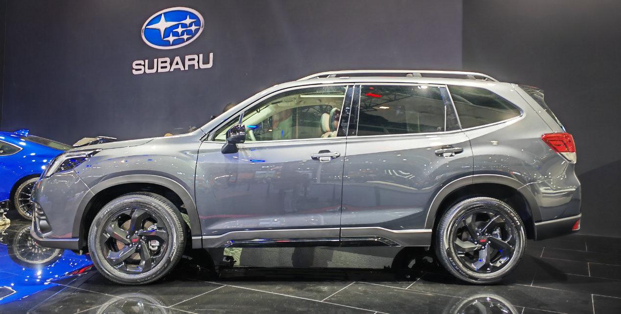 运动外观黑化处理斯巴鲁森林人sti亮相