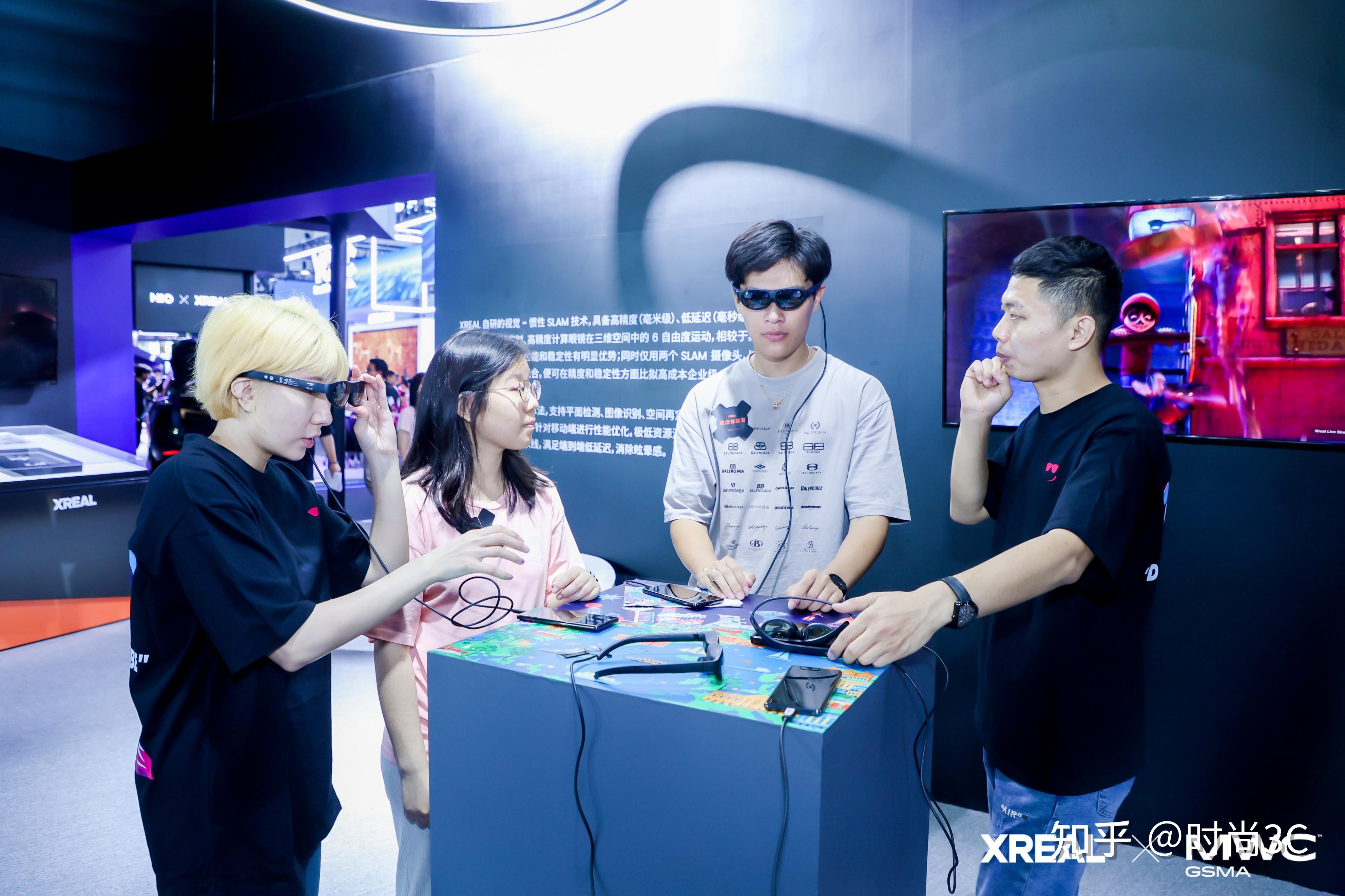 活动现场,xreal设置了快闪,ar 手机,ar 办公,ar 游戏,ar 汽车,6dof