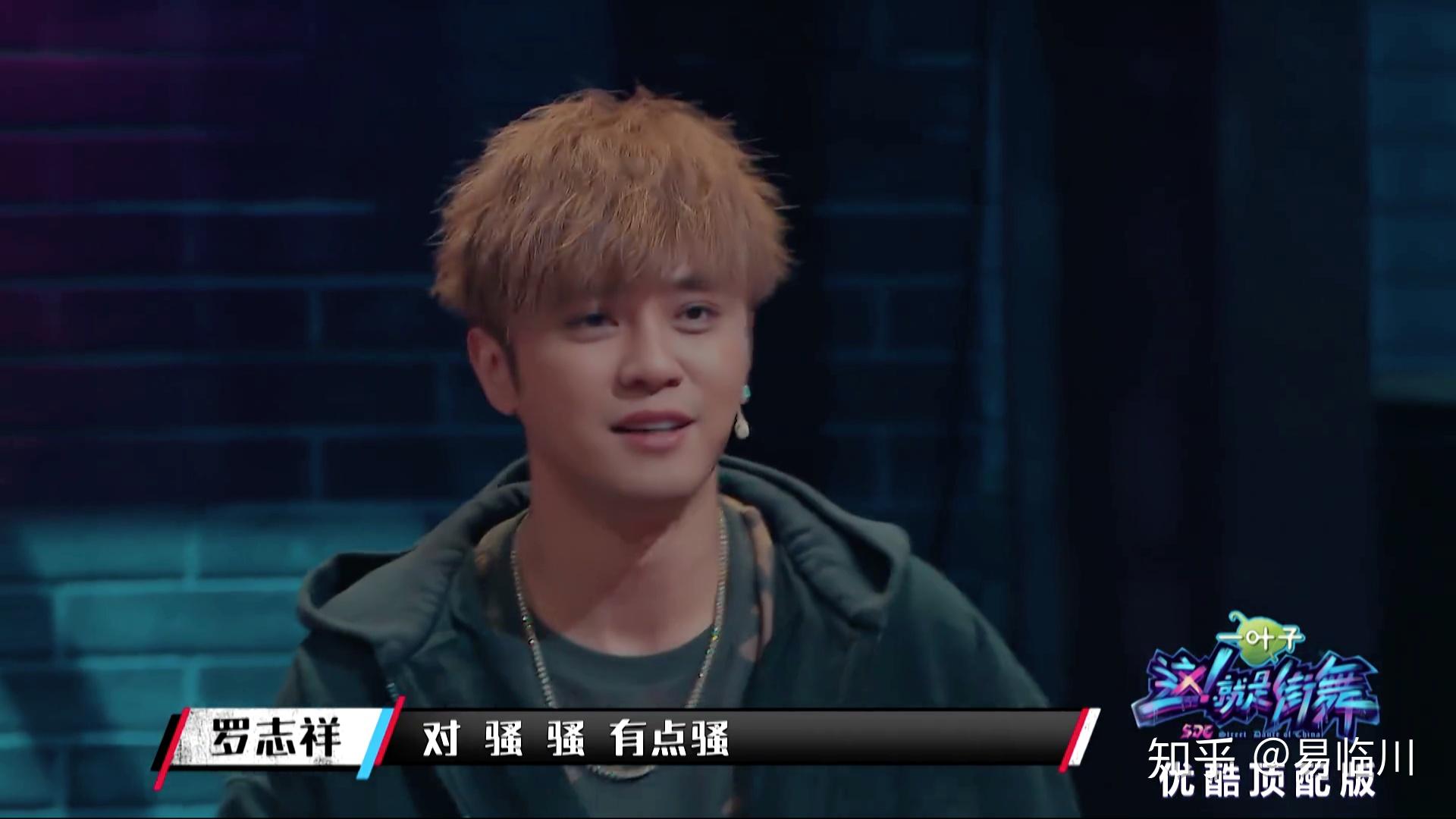 阿欣在说鱼丸不诚实的时候,阿伟有帮忙解释.