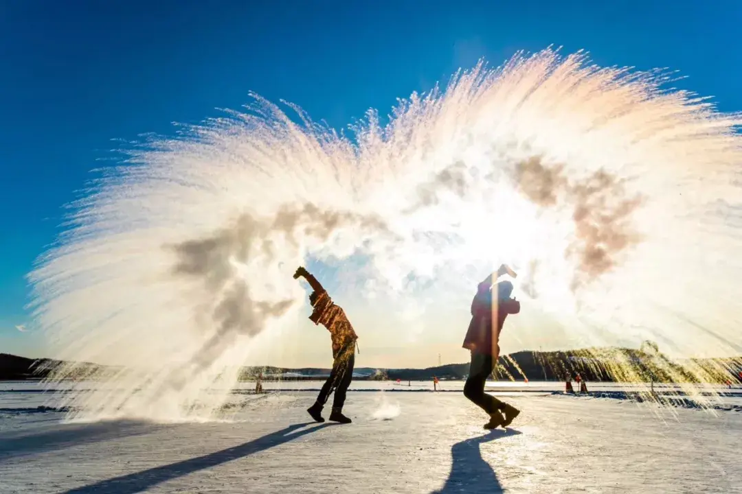 骚浪贱就是自由自在地"玩雪"
